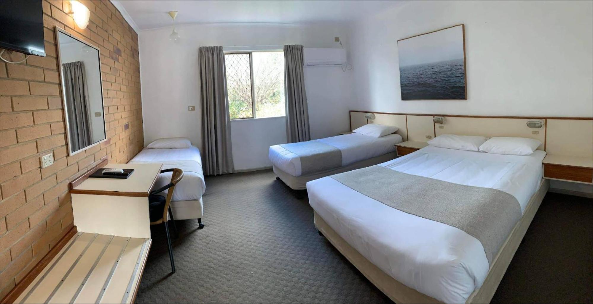 Wild Scotsman Motor Inn Gin Gin Qld ภายนอก รูปภาพ