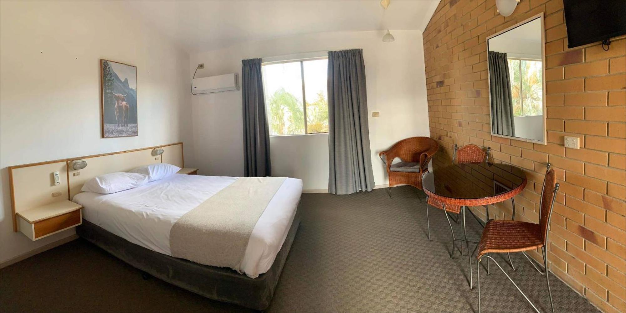 Wild Scotsman Motor Inn Gin Gin Qld ภายนอก รูปภาพ