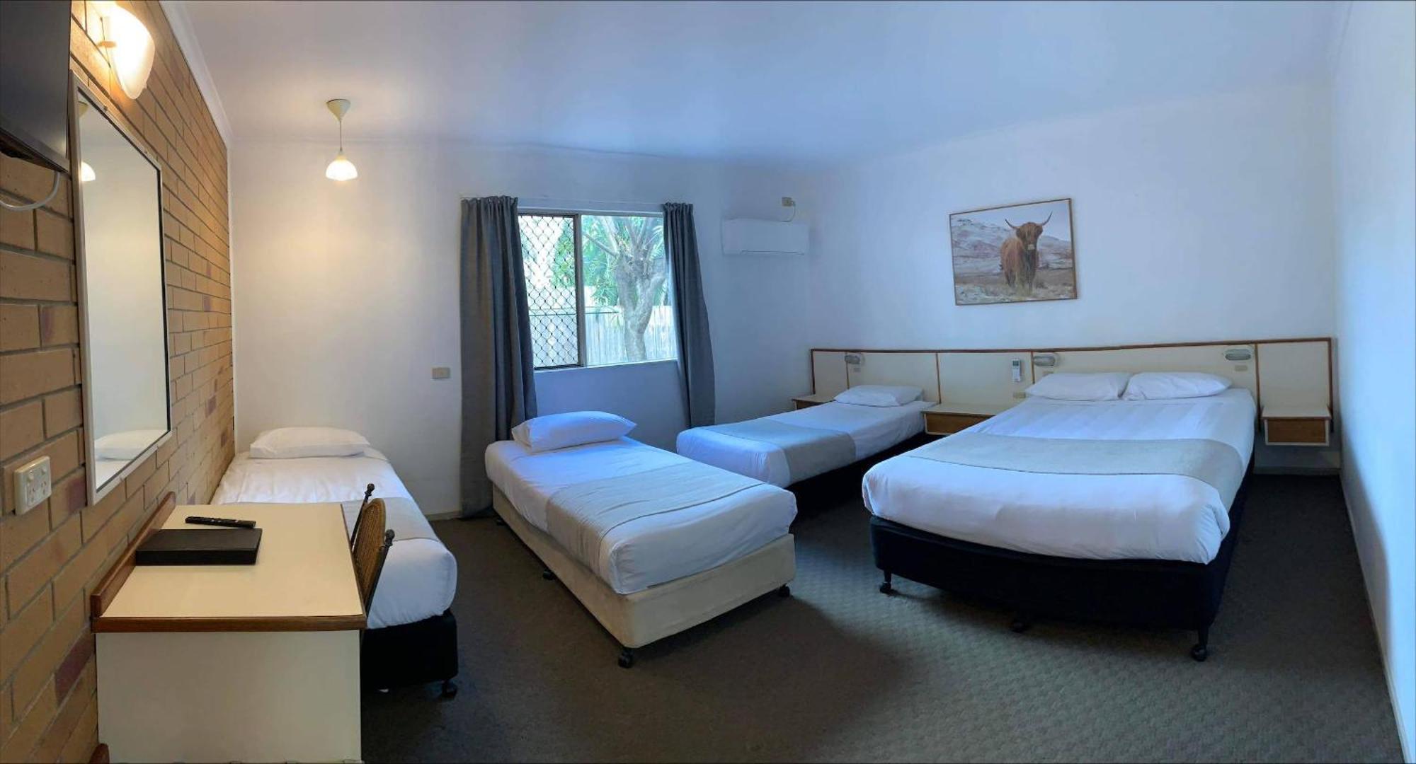 Wild Scotsman Motor Inn Gin Gin Qld ภายนอก รูปภาพ